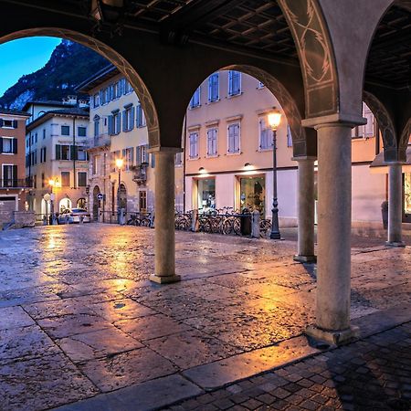 Appartamento Amy - Happy Rentals Riva del Garda Kültér fotó
