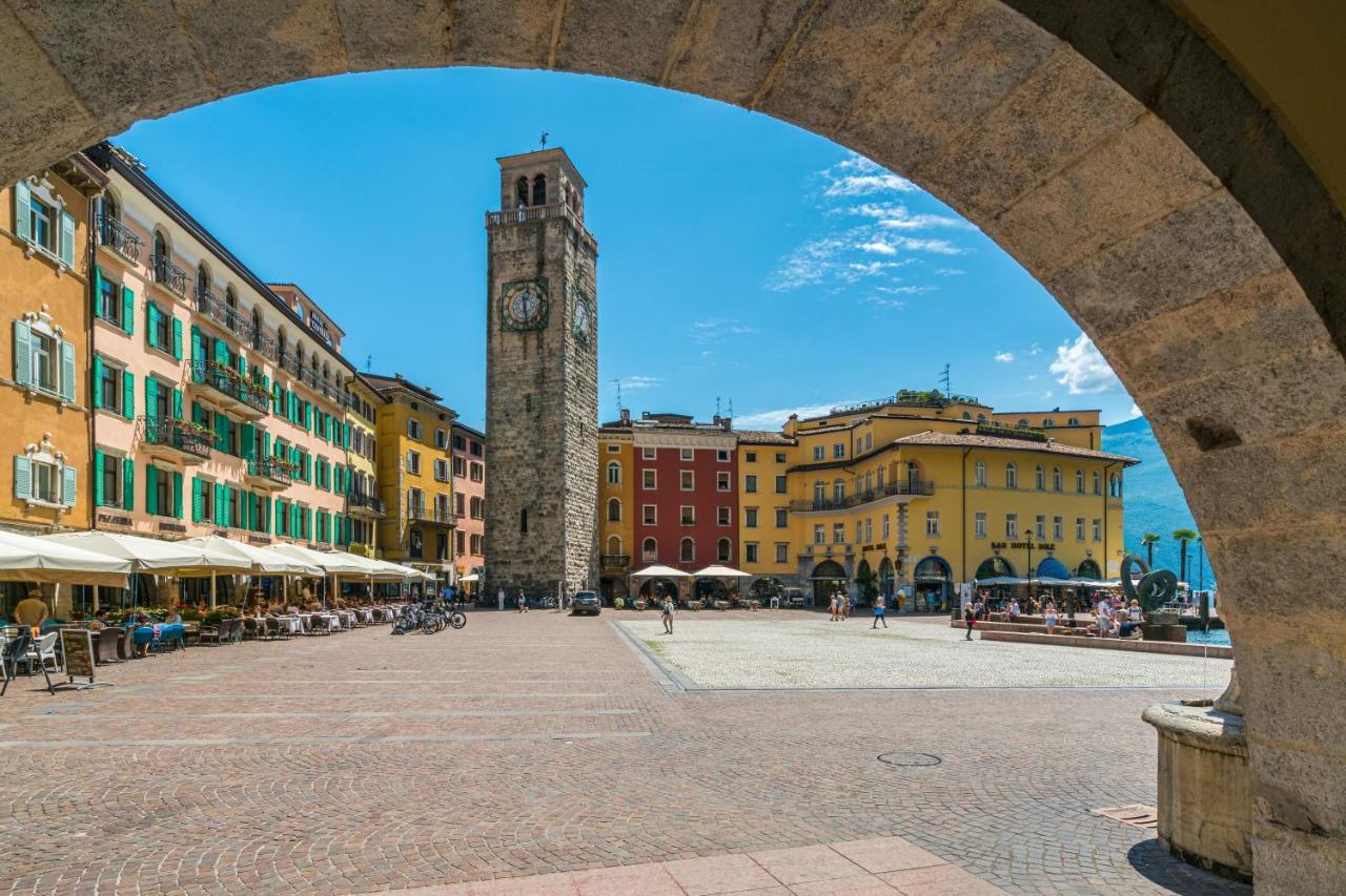 Appartamento Amy - Happy Rentals Riva del Garda Kültér fotó